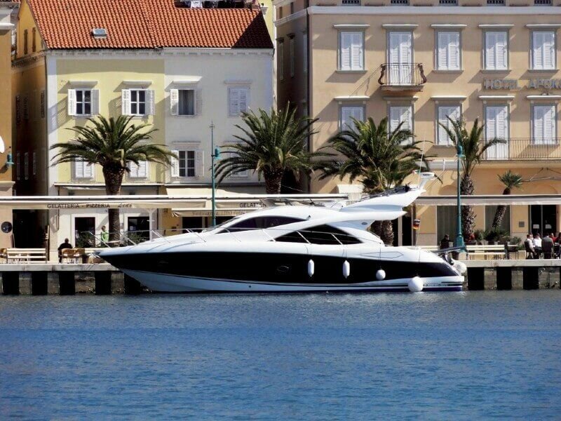 Sunseeker Manhattan 50 charter Sunseeker Manhattan 50 charter